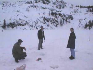 Ice Fishing.jpg (12545 bytes)