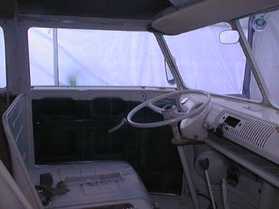 Interior...dash still needs a workover.jpg (18258 bytes)